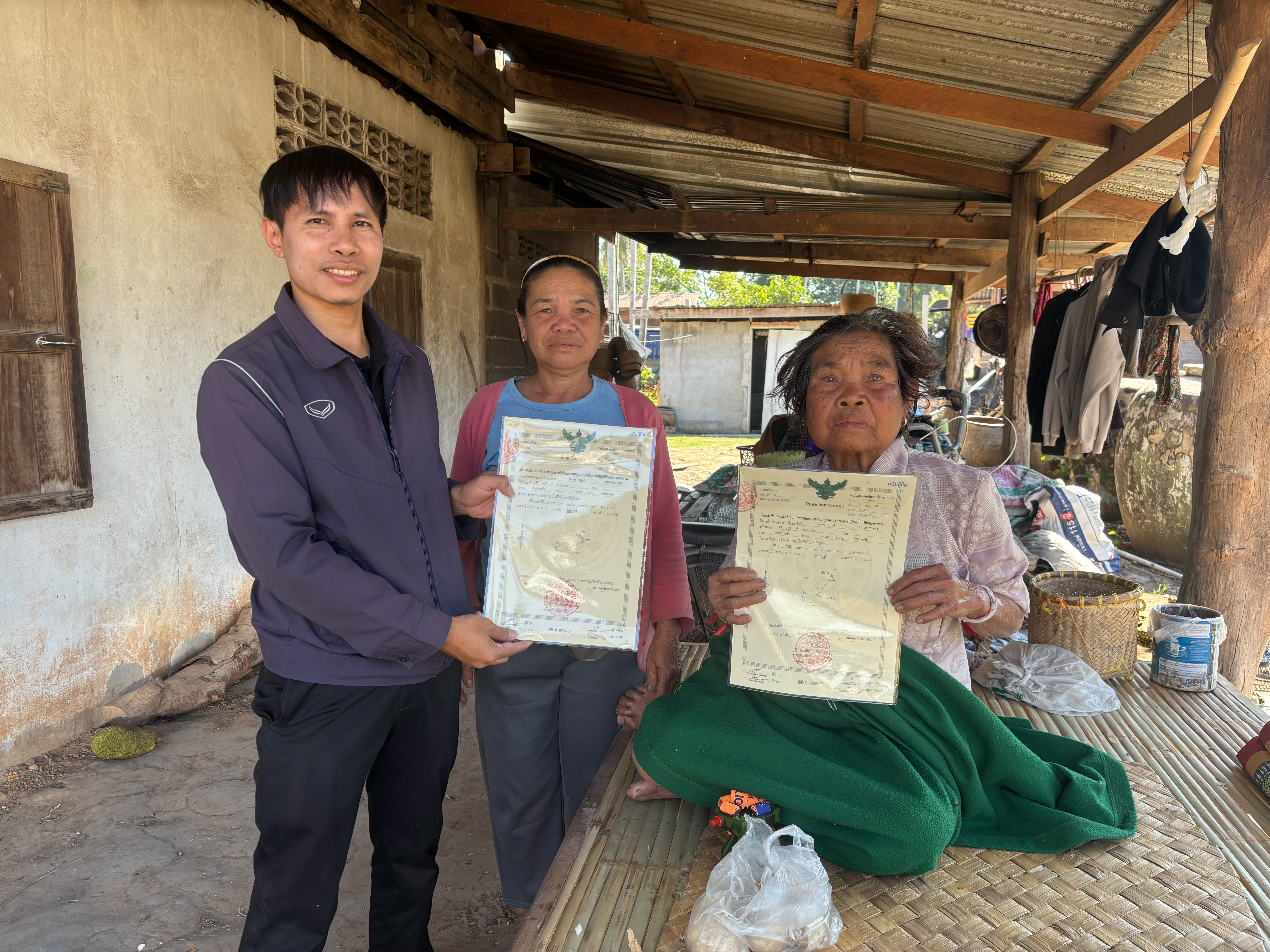 title - สำนักงานการปฏิรูปที่ดินจังหวัดอำนาจเจริญ ออกหน่วยบริการเคลื่อนที่ (Mobil Unit) มอบโฉนดเพื่อการเกษตร